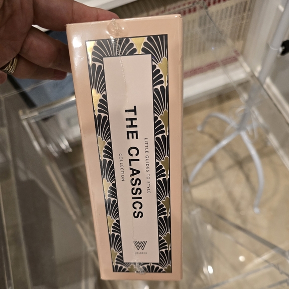 NWT Little Guides to Style: The Classics Box Set Hardcover - Picture 3 of 3